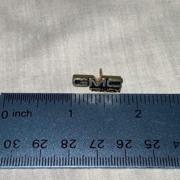 Vintage GMC Truck Tie Pin Clip - Picture 2 of 4
